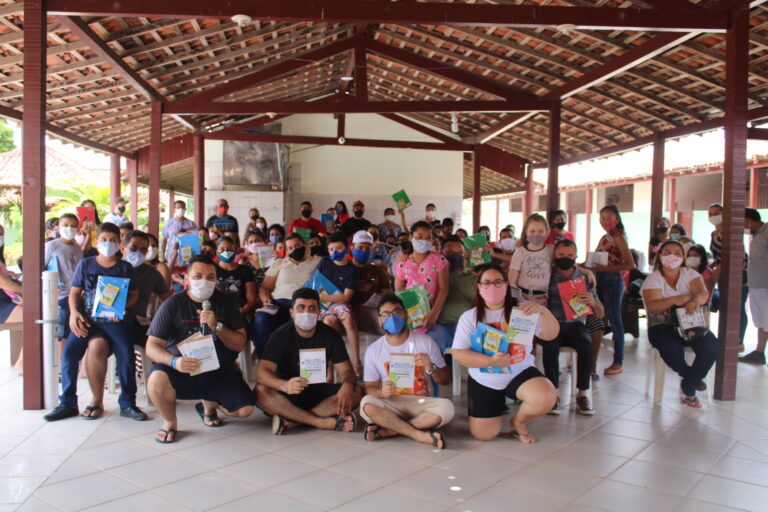 Voluntários em uma ação do projeto futuro brilhante